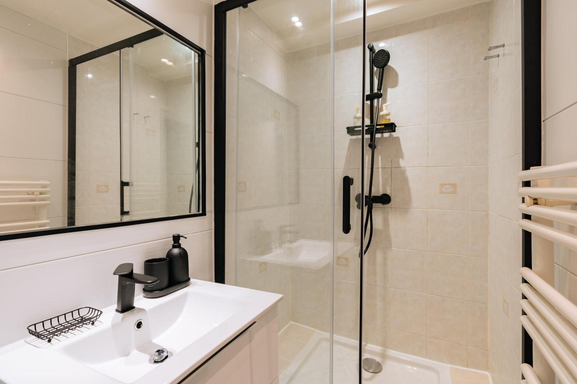Chic & Stylish 1Bd Apart Louvre-Rivoli! Leilighet Paris Eksteriør bilde